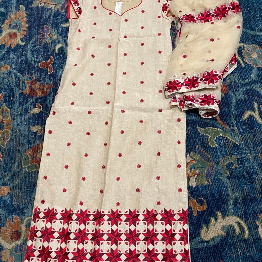 Embroidered kurta with scarf for sale